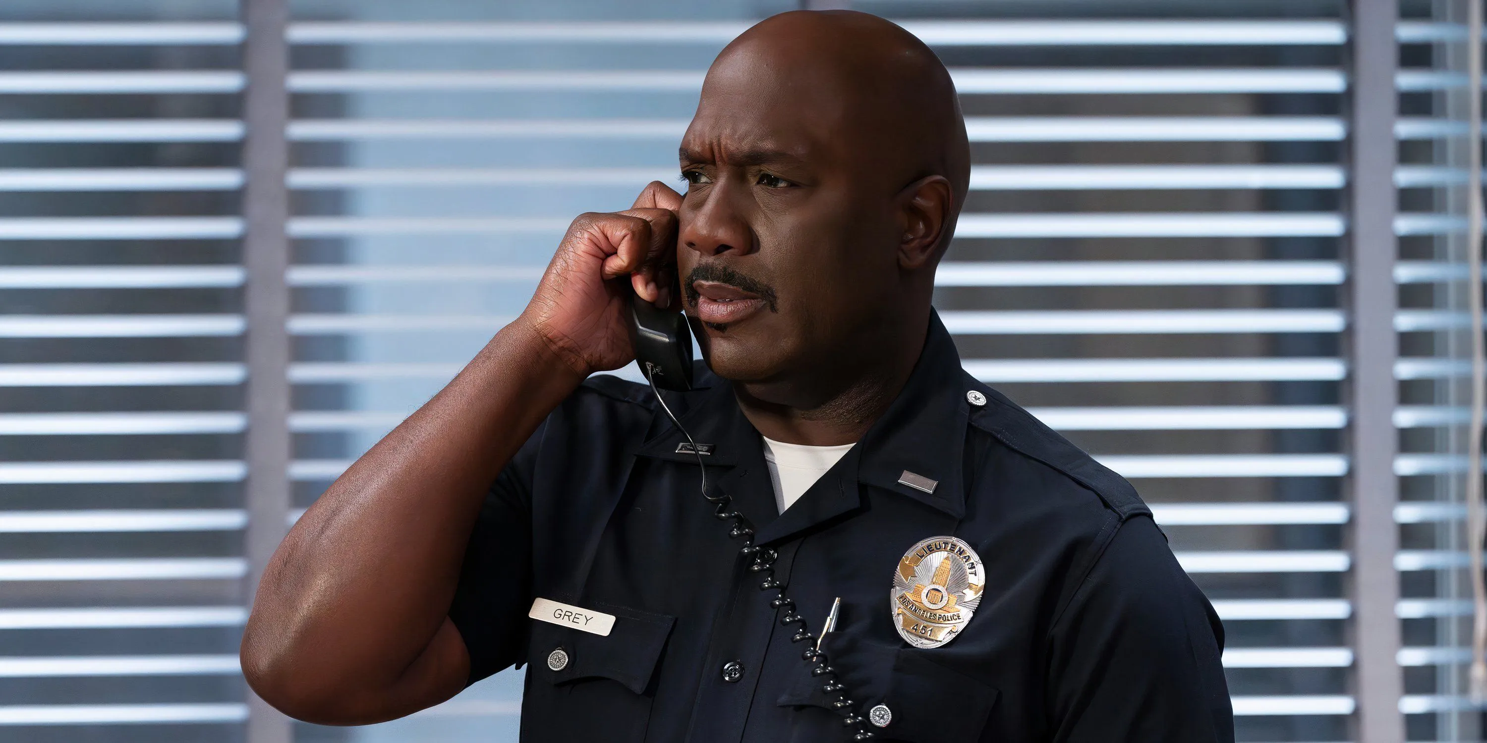 Wade Grey interpretato da Richard T. Jones nella serie The Rookie